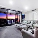 Circle On Cavill - 2 Bedroom Hinterland Apartments In The Heart Of Surfers Paradise