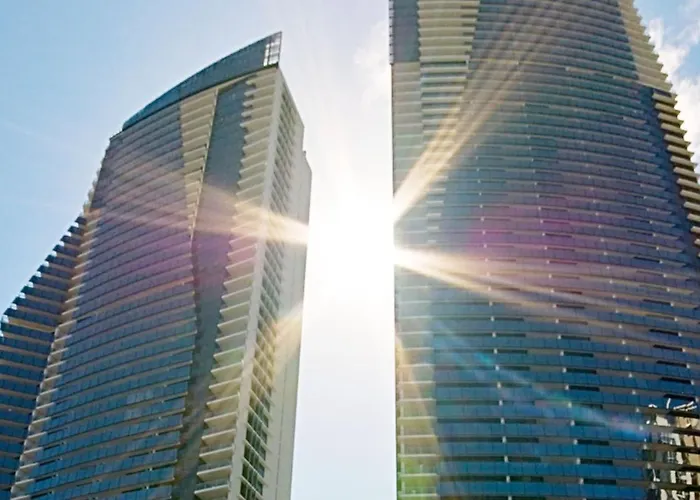 Circle On Cavill - 2 Bedroom Hinterland Apartments In The Heart Of Surfers Paradise